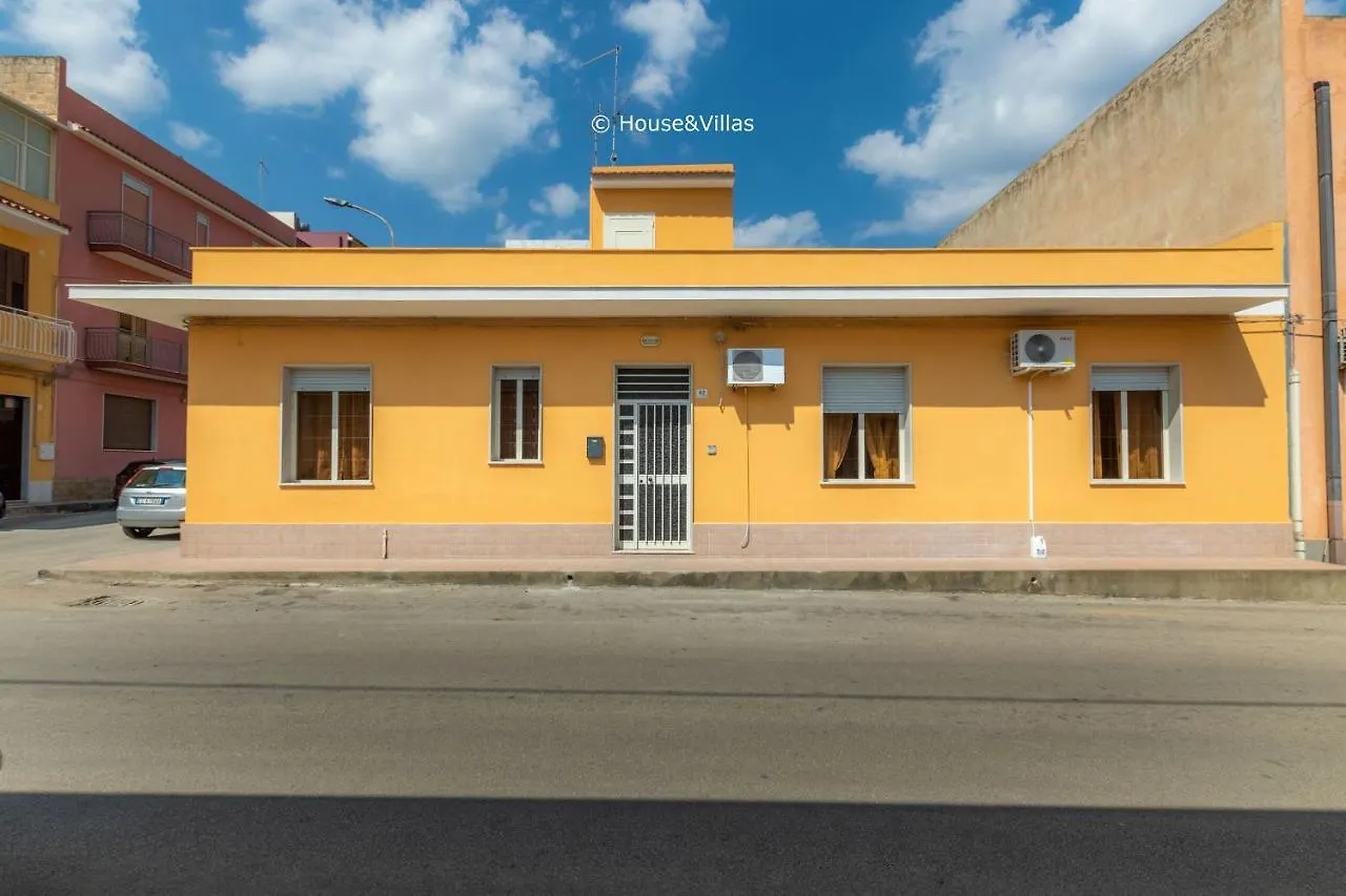 House&Villas - La Casa Del Sole Avola Apartment